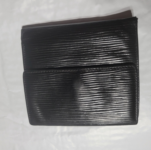 Louis Vuitton Epi Matte Leather Elise bi fold wallet in black. - Picture 7 of 11